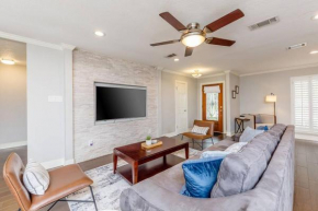 The Live Oak Place - 3BR2BA - Centrally Located